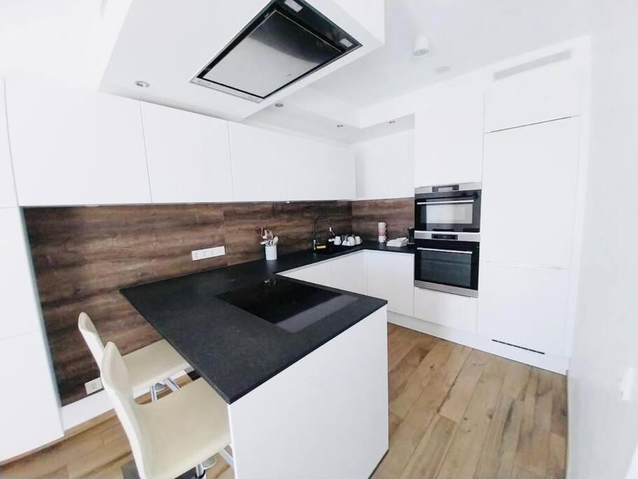 Apartment Luxury 2 Bedrooms With Parking&terrace - Cd5