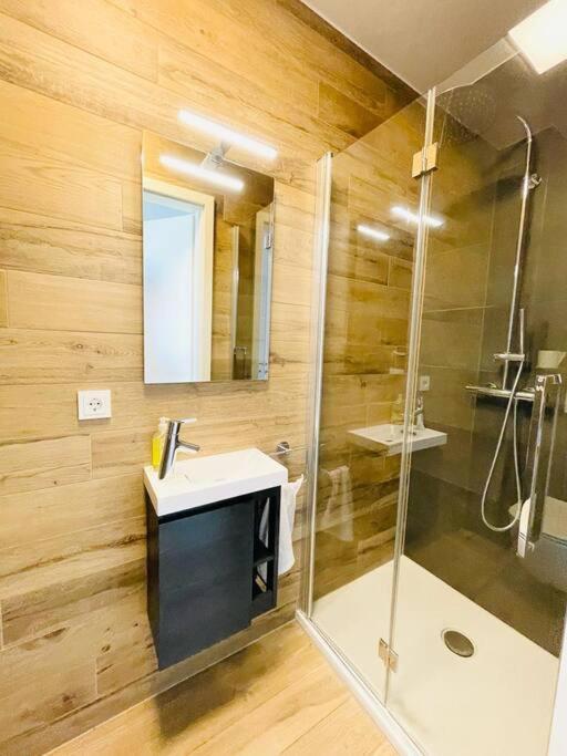 Luxury 2 Bedrooms With Parking&terrace - Cd5 *